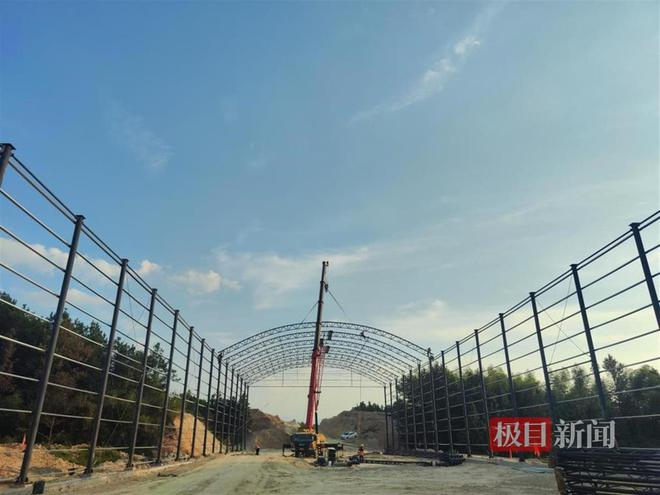 国庆施工不“打烊”中建二局建设者抢抓施工黄金期(图2)