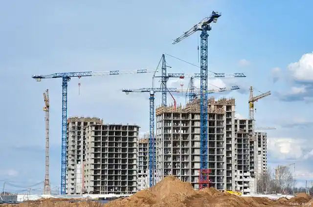 从 2024 年市场变化看 2025 年我国建筑业发展趋势