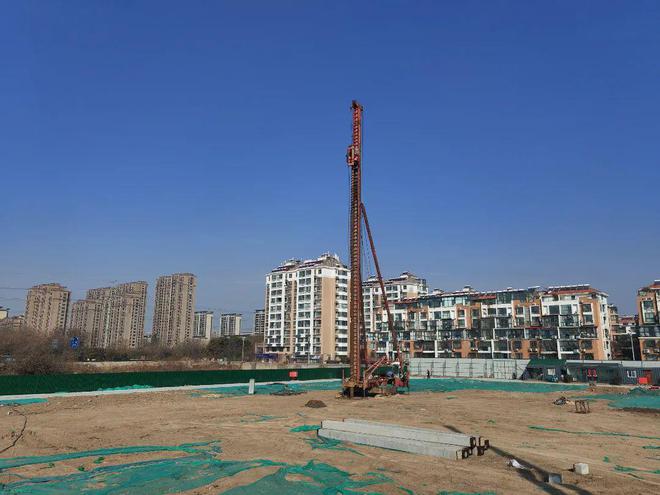 【新城配套】青口镇德华商务大厦项目桩基工程建设如火如荼计划2026年上半年建成并运营