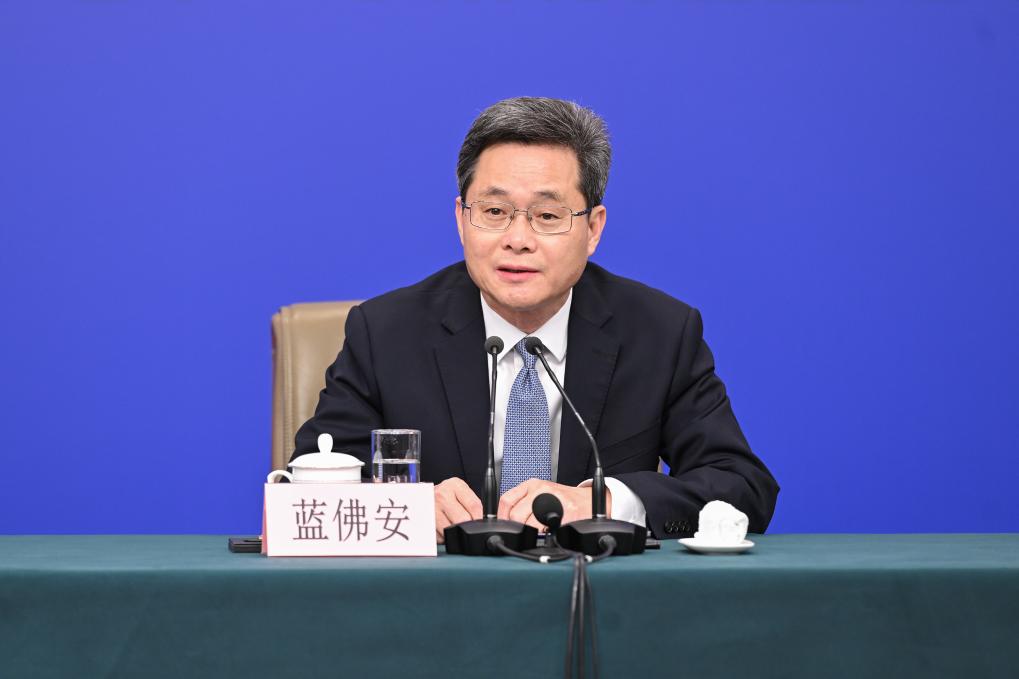 以实招硬招推动经济持续回升向好——五部门主要负责人回应中国经济热点问题(图2) 以实招硬招推动经济持续回升向好——五部门主要负责人回应中国经济热点问题(图2)