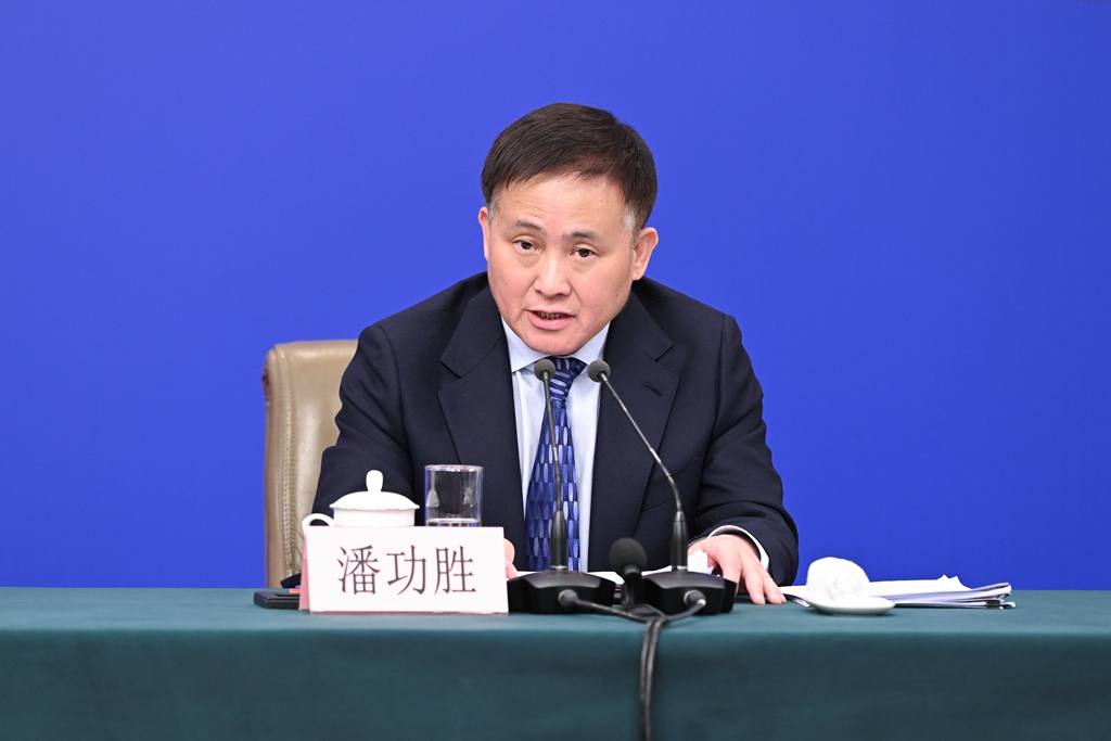 以实招硬招推动经济持续回升向好——五部门主要负责人回应中国经济热点问题(图4) 以实招硬招推动经济持续回升向好——五部门主要负责人回应中国经济热点问题(图4)