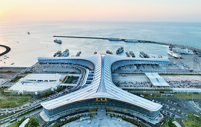 努力把海南自由贸易港打造成为引领我国新时代对外开放的重要门户